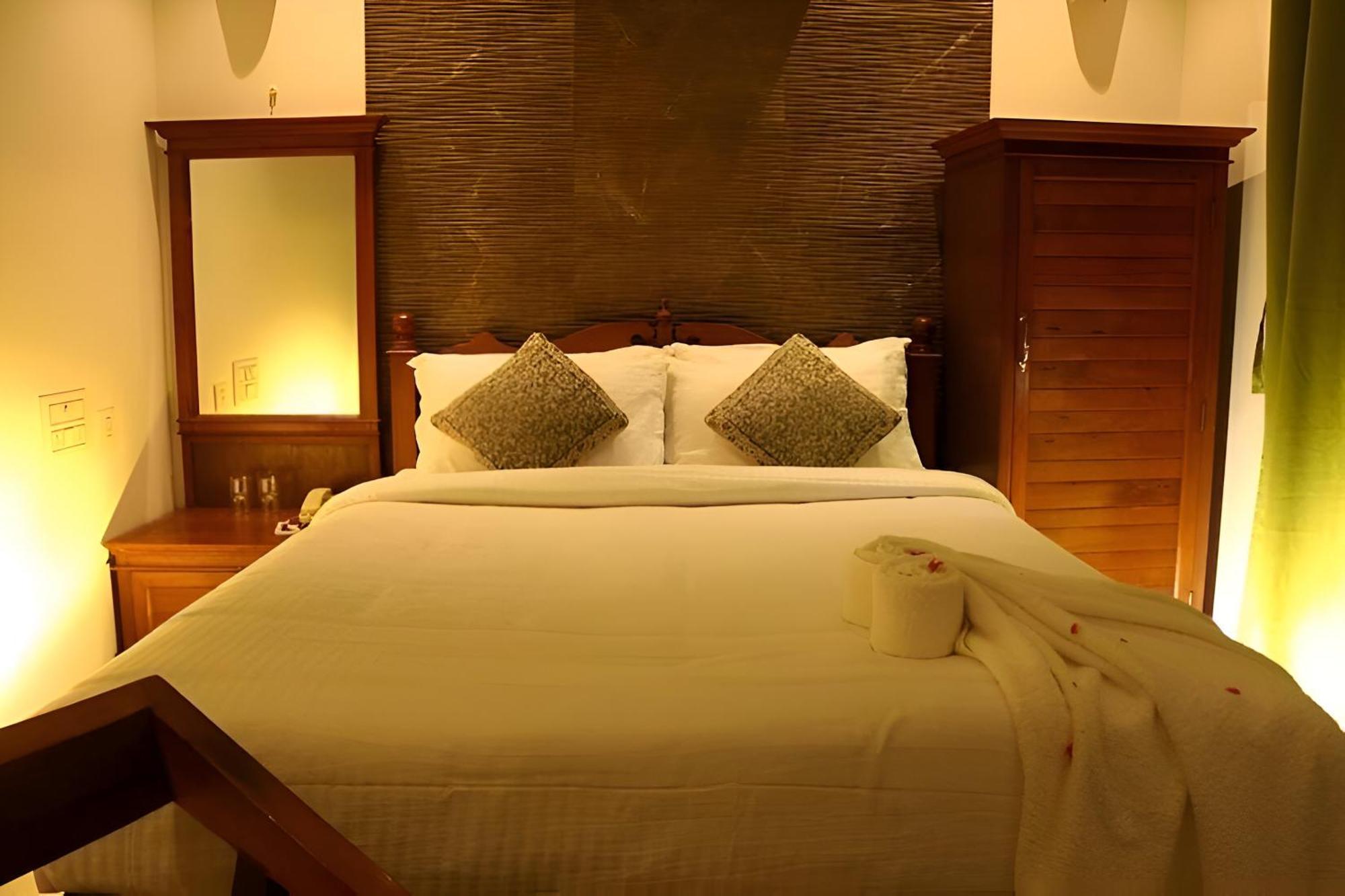 Le Holiday Inn ปอนดิเชอรี ภายนอก รูปภาพ