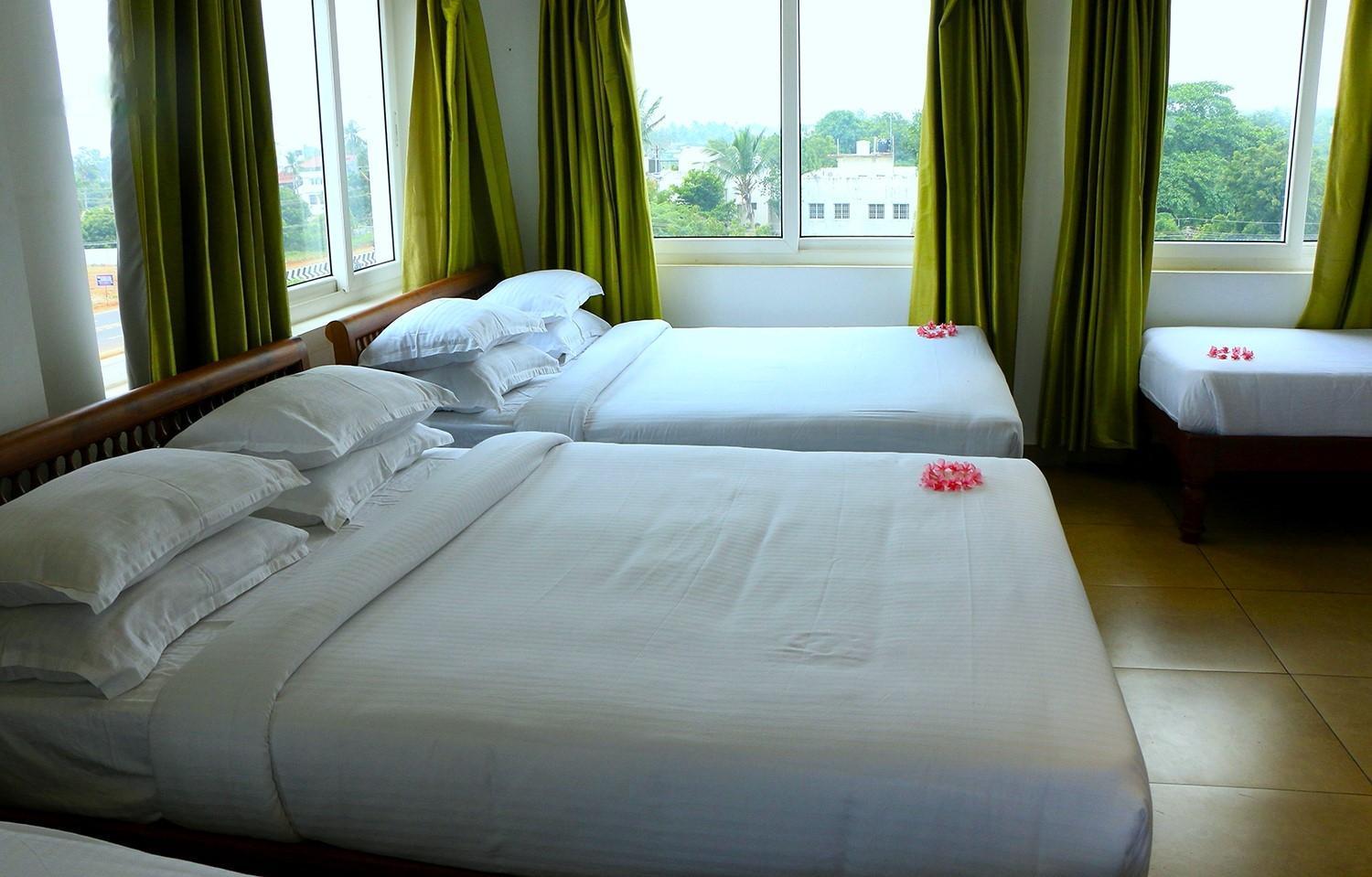 Le Holiday Inn ปอนดิเชอรี ภายนอก รูปภาพ