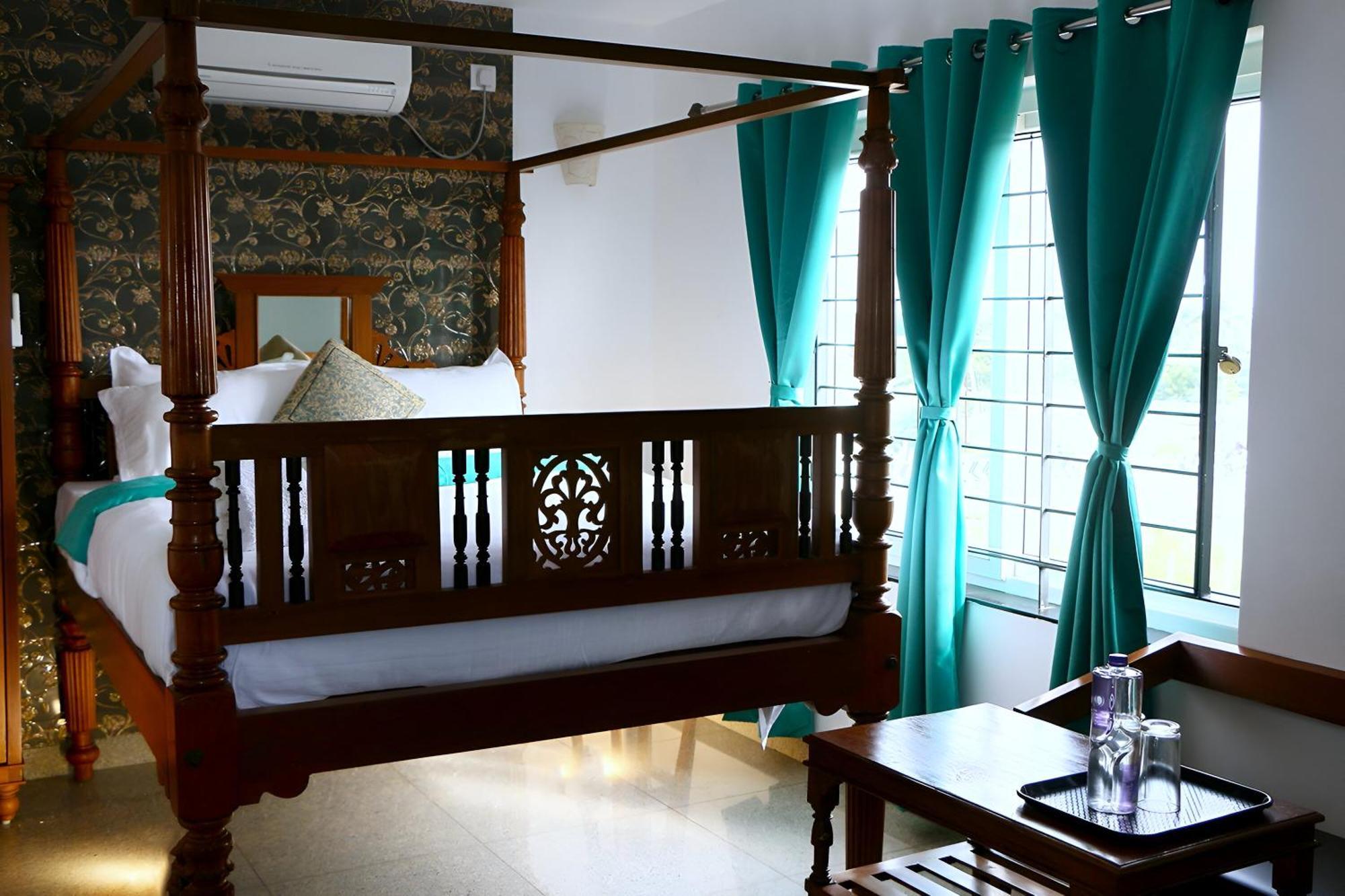 Le Holiday Inn ปอนดิเชอรี ภายนอก รูปภาพ