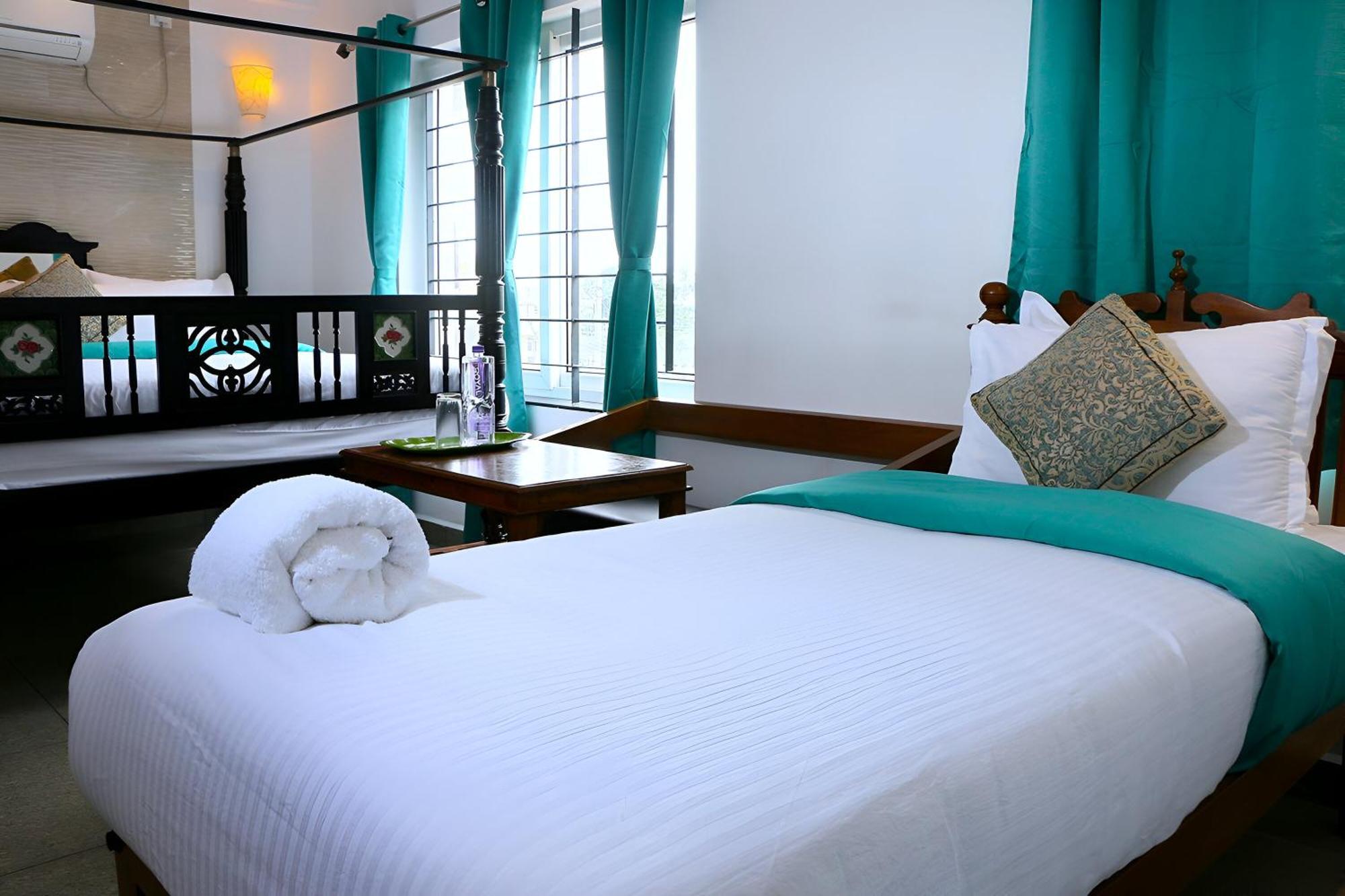 Le Holiday Inn ปอนดิเชอรี ภายนอก รูปภาพ