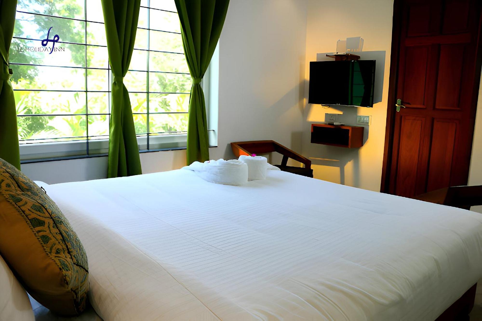 Le Holiday Inn ปอนดิเชอรี ภายนอก รูปภาพ