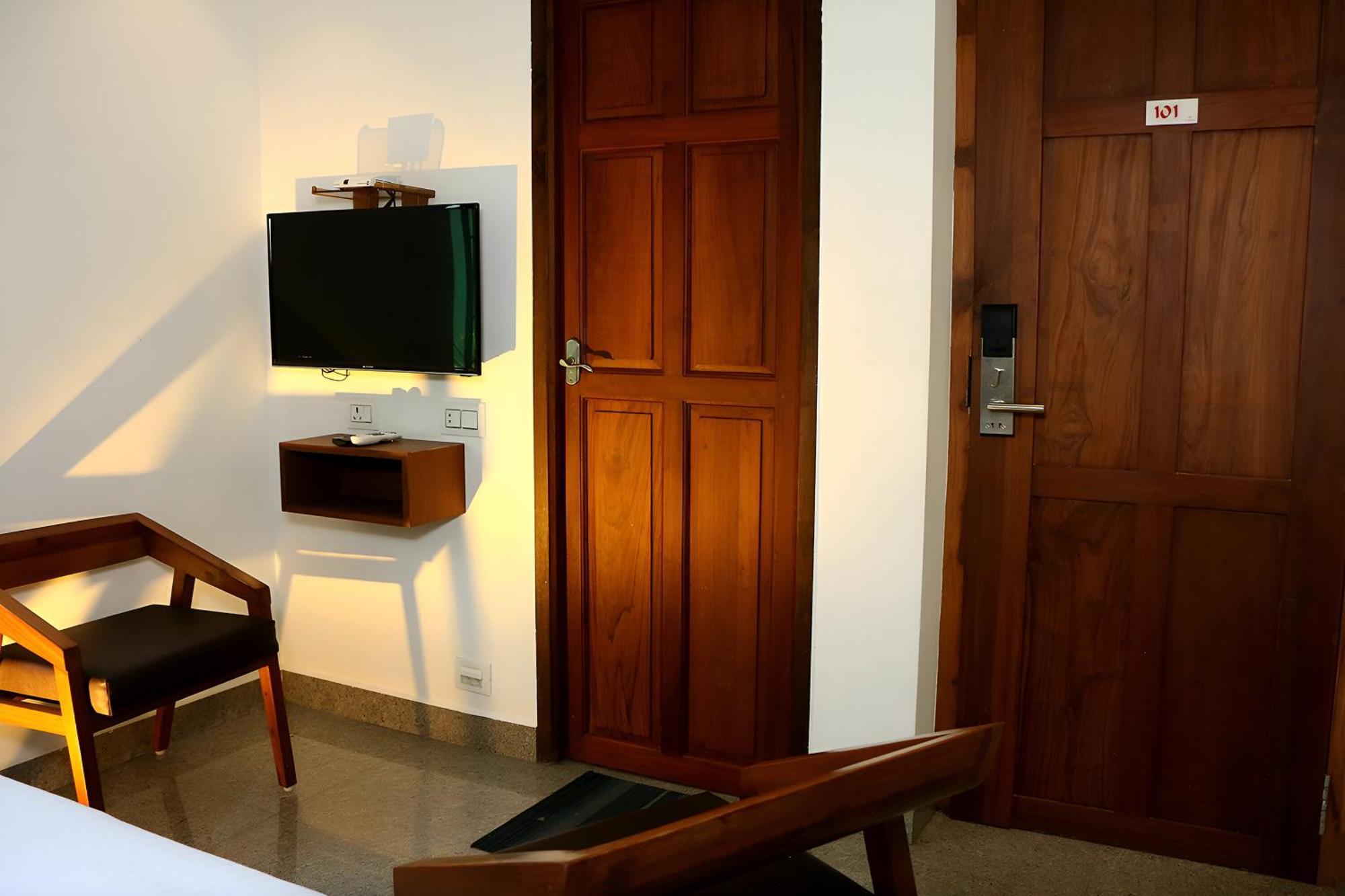 Le Holiday Inn ปอนดิเชอรี ภายนอก รูปภาพ
