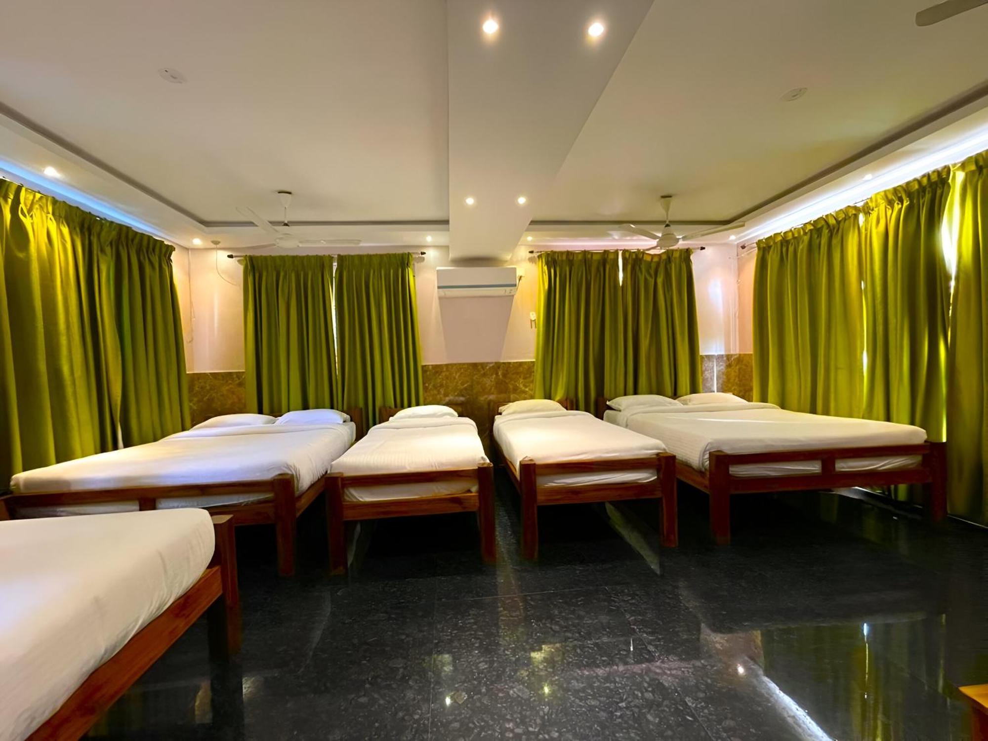 Le Holiday Inn ปอนดิเชอรี ภายนอก รูปภาพ