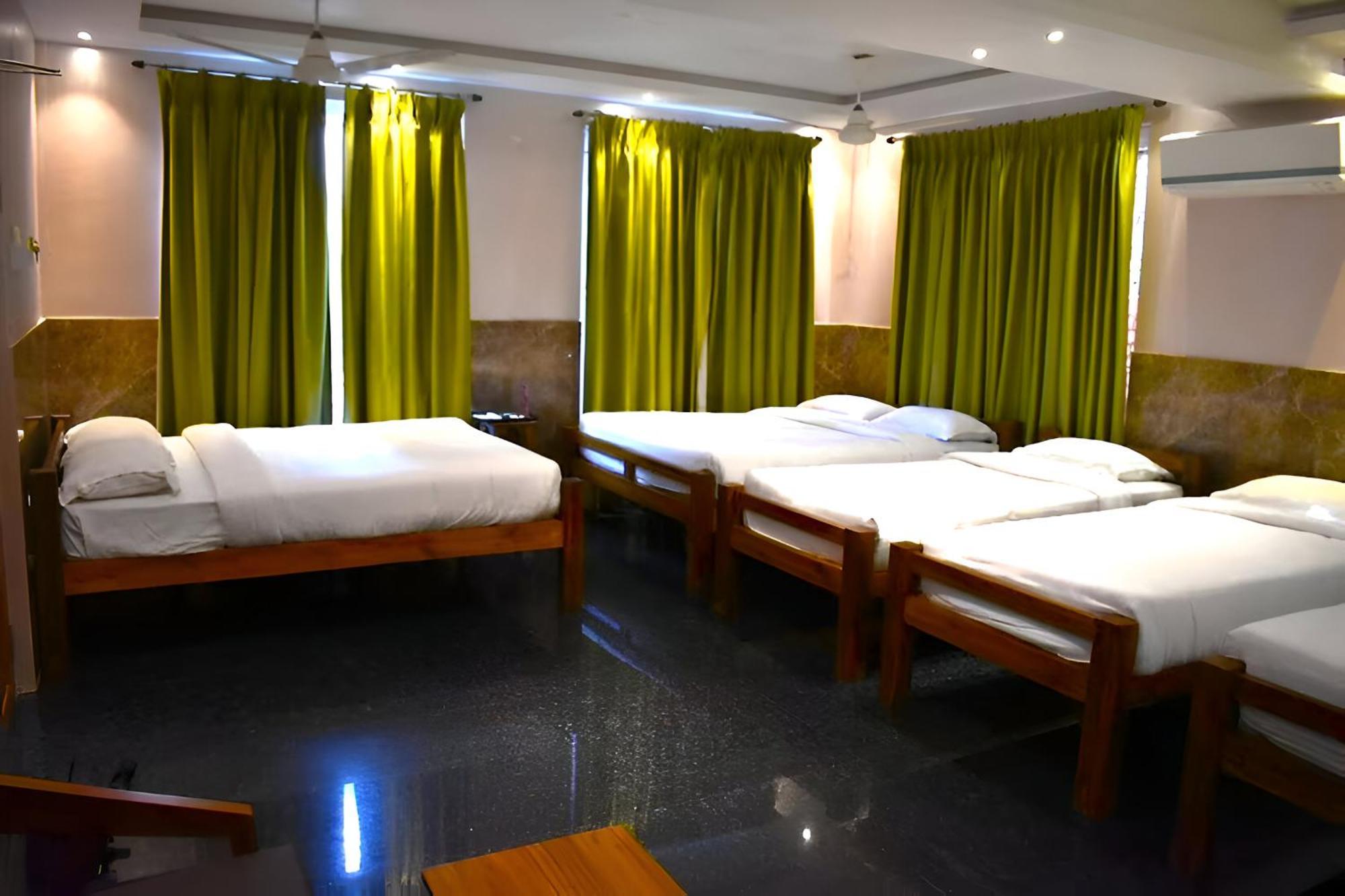 Le Holiday Inn ปอนดิเชอรี ภายนอก รูปภาพ