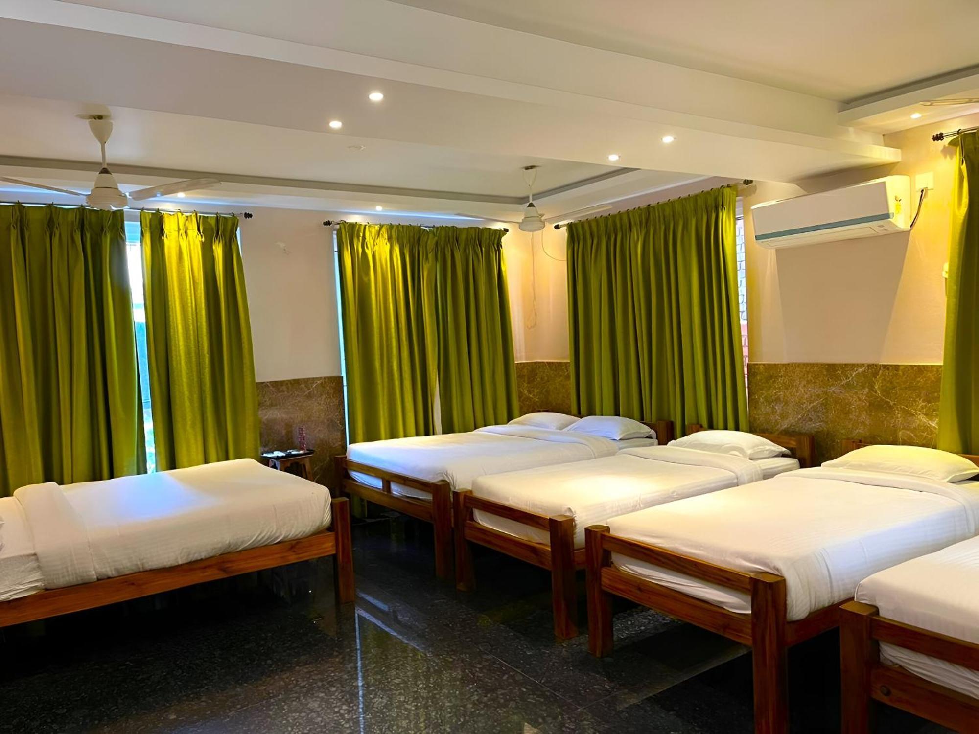 Le Holiday Inn ปอนดิเชอรี ภายนอก รูปภาพ