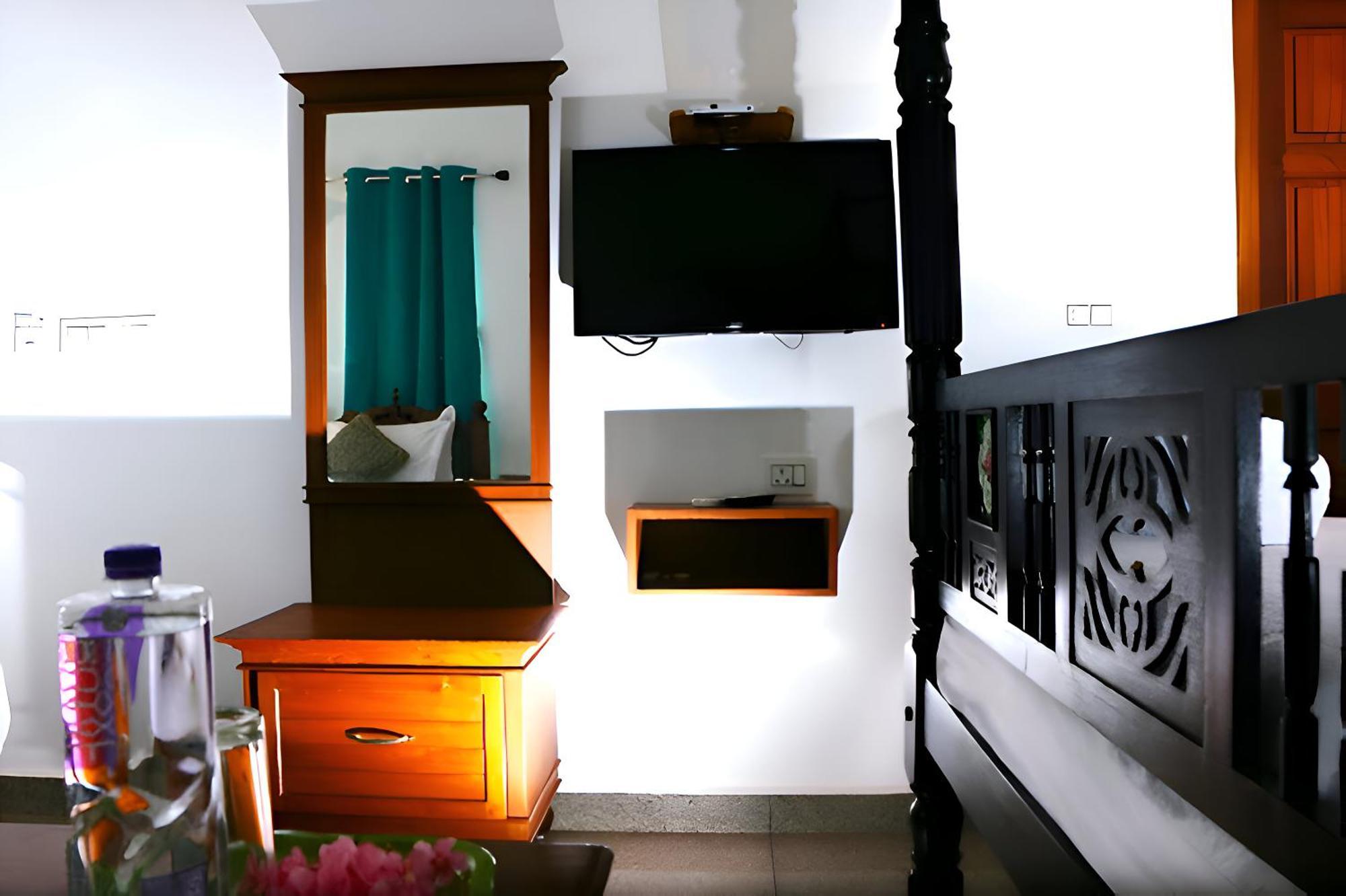 Le Holiday Inn ปอนดิเชอรี ภายนอก รูปภาพ