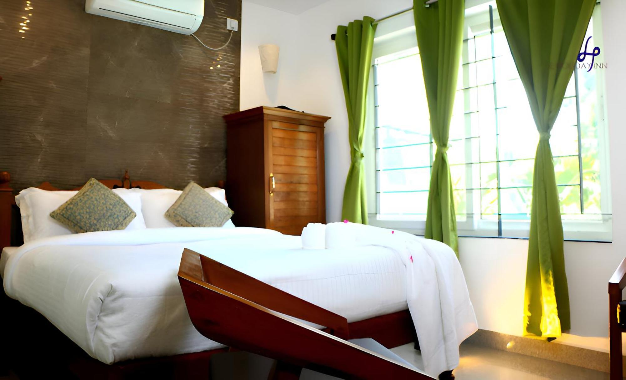 Le Holiday Inn ปอนดิเชอรี ภายนอก รูปภาพ