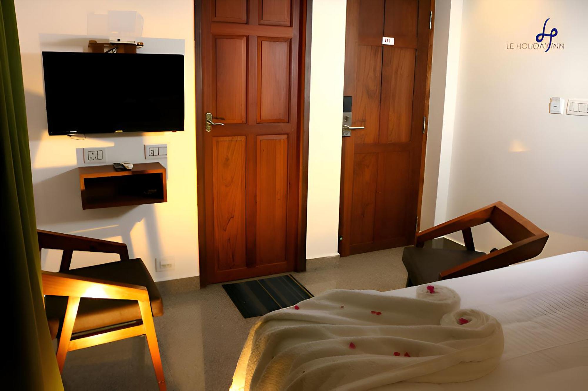 Le Holiday Inn ปอนดิเชอรี ภายนอก รูปภาพ