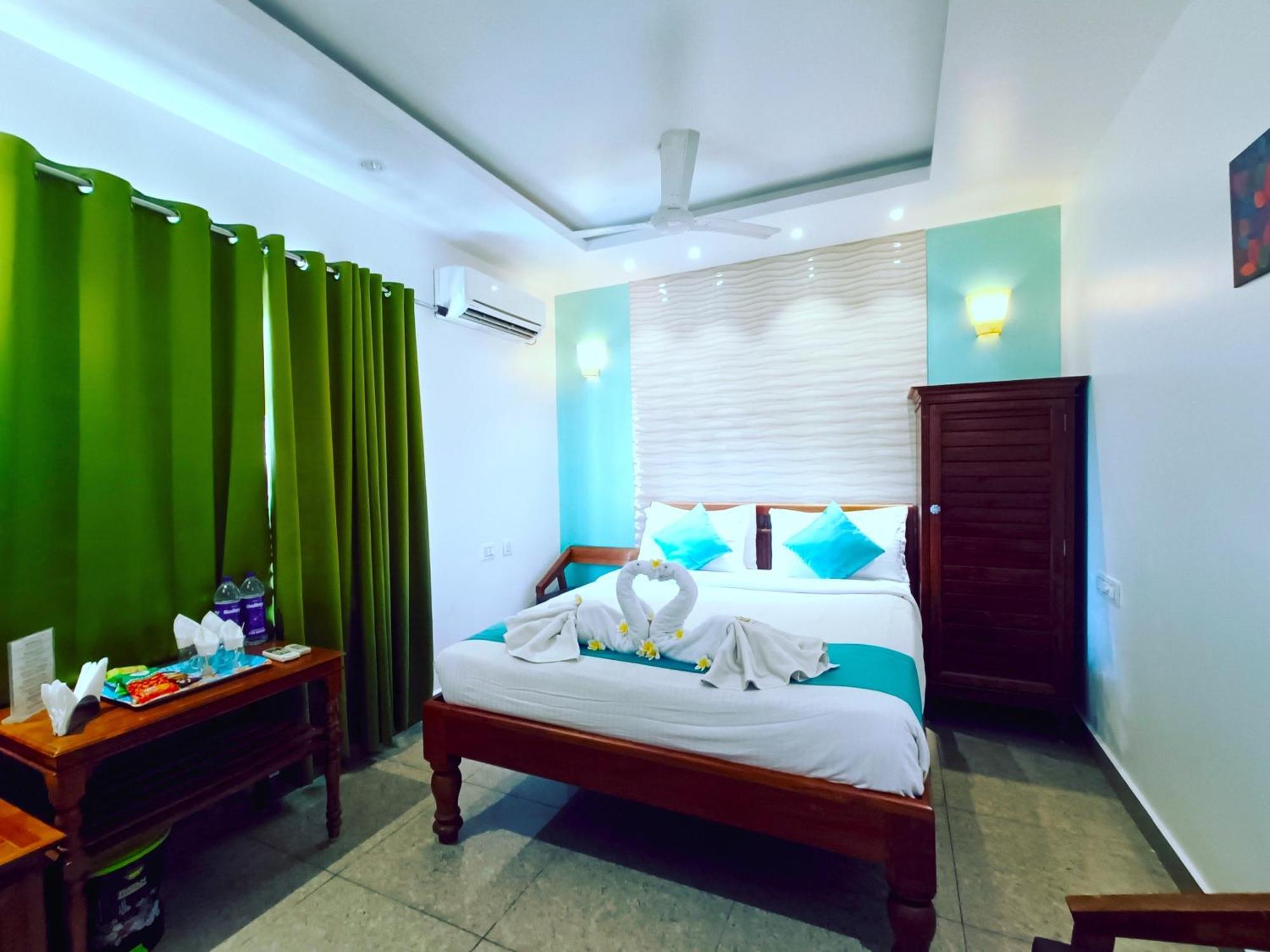 Le Holiday Inn ปอนดิเชอรี ภายนอก รูปภาพ