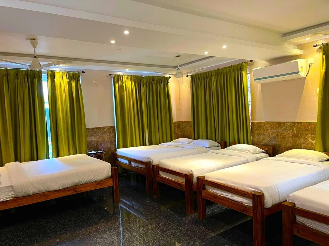 Le Holiday Inn ปอนดิเชอรี ภายนอก รูปภาพ